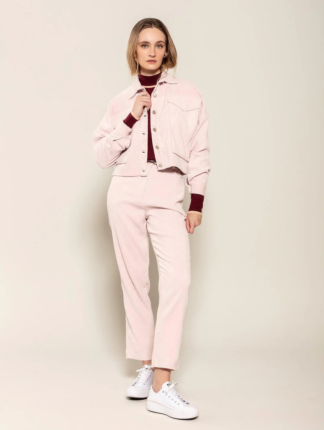 CASACO DE VELUDO CROPPED COM BOLSOS LATERAIS BIAMAR