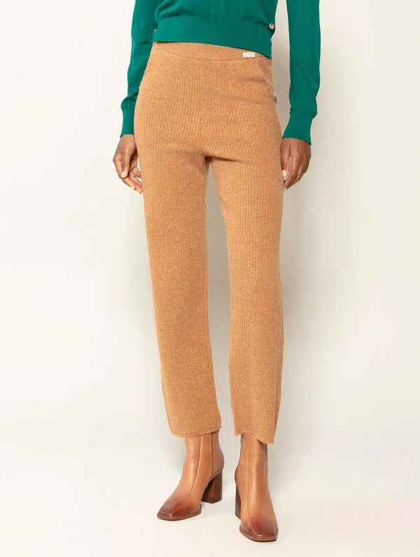 CALÇA RETA CANELADA COM BOLSOS FACA BIAMAR