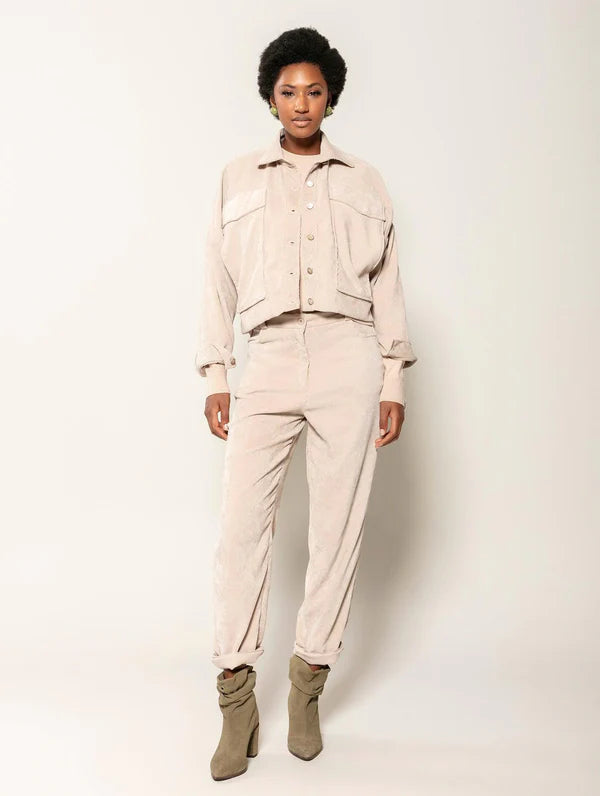 CASACO DE VELUDO CROPPED COM BOLSOS LATERAIS BIAMAR