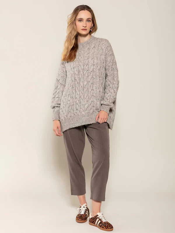BLUSA OVERSIZED COM TECIMENTO EM TRANÇAS, GOLA REDONDA E MANGAS BUFANTES DE CAVA QUADRADA BIAMAR