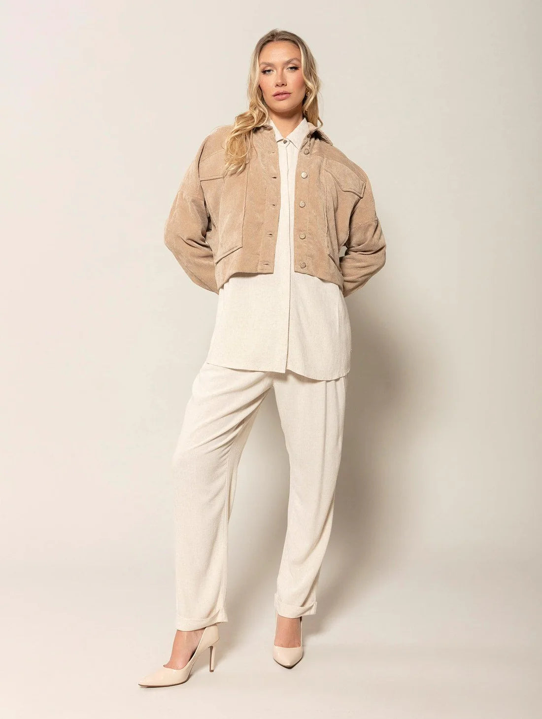CASACO DE VELUDO CROPPED COM BOLSOS LATERAIS BIAMAR