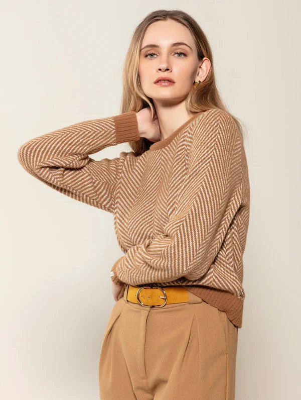 BLUSA COM ESTAMPA DE LISTRAS, GOLA REDONDA E MANGAS DE CAVA POSTA BIAMAR