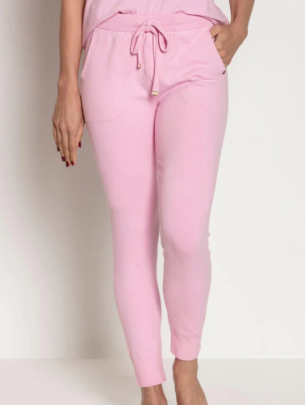 CALÇA BIAMAR DE MALHA, POSSUI PUNHO COM ACABAMENTO CANELADO