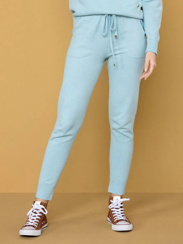 CALÇA BIAMAR DE MALHA, POSSUI PUNHO COM ACABAMENTO CANELADO