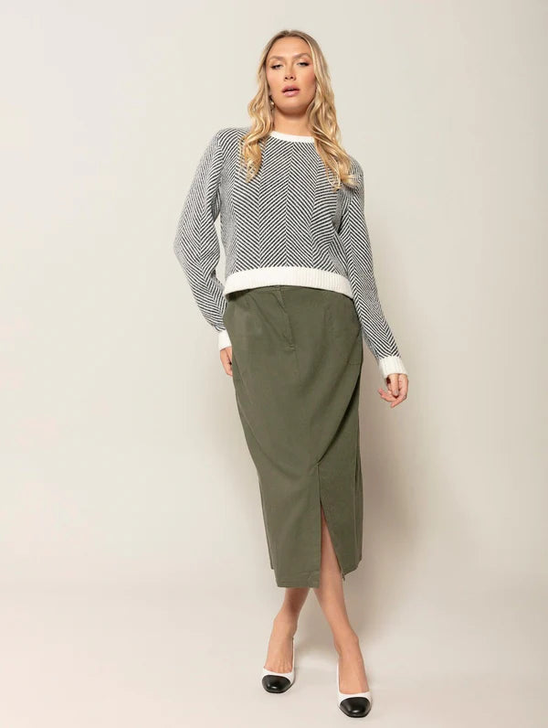 BLUSA COM ESTAMPA DE LISTRAS, GOLA REDONDA E MANGAS DE CAVA POSTA BIAMAR