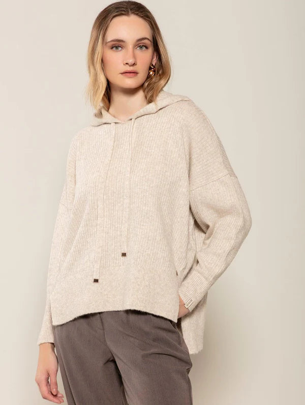BLUSA OVERSIZED MULLET COM CAPUZ E MANGAS DE CAVA QUADRADA BIAMAR