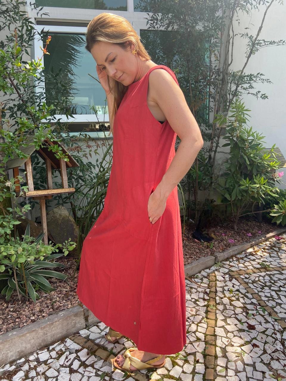VESTIDO AMPLO COM BOLSO E FENDA BIAMAR (VISCOSE E ALGODÃO)