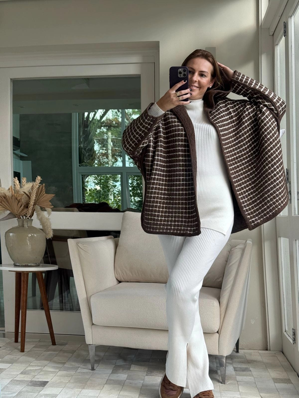 CASACO OVERSIZED REVERSÍVEL COM CAPUZ E SEM FECHAMENTO FRONTAL BIAMAR