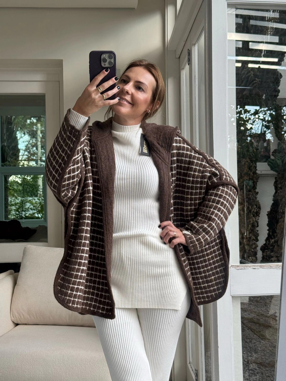 CASACO OVERSIZED REVERSÍVEL COM CAPUZ E SEM FECHAMENTO FRONTAL BIAMAR