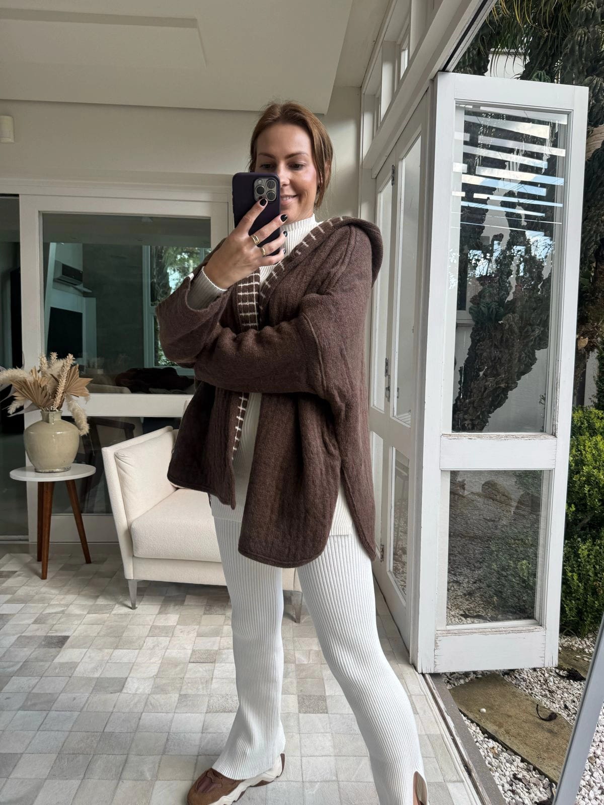 CASACO OVERSIZED REVERSÍVEL COM CAPUZ E SEM FECHAMENTO FRONTAL BIAMAR