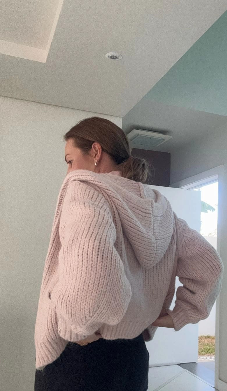 CASACO TRICÔ BIAMAR COM TOUCA POMPOM