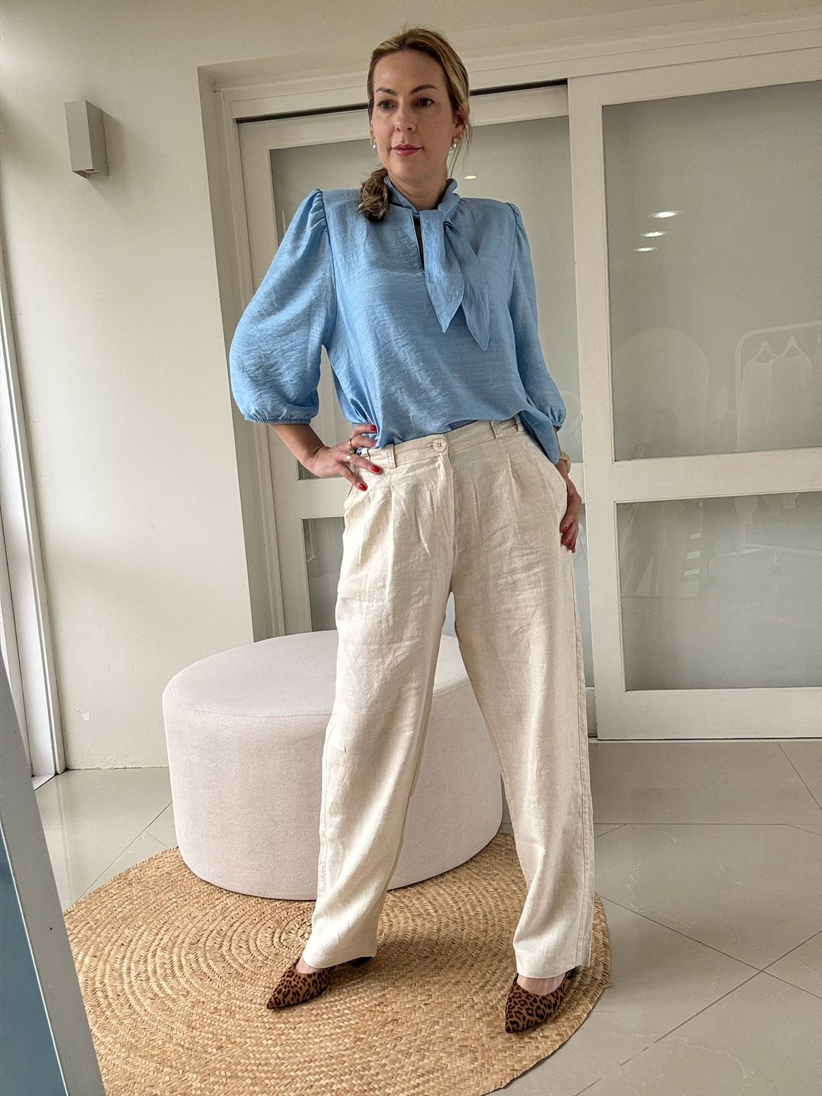 Blusa com amarração no decote e detalhe de manga Biamar 12336