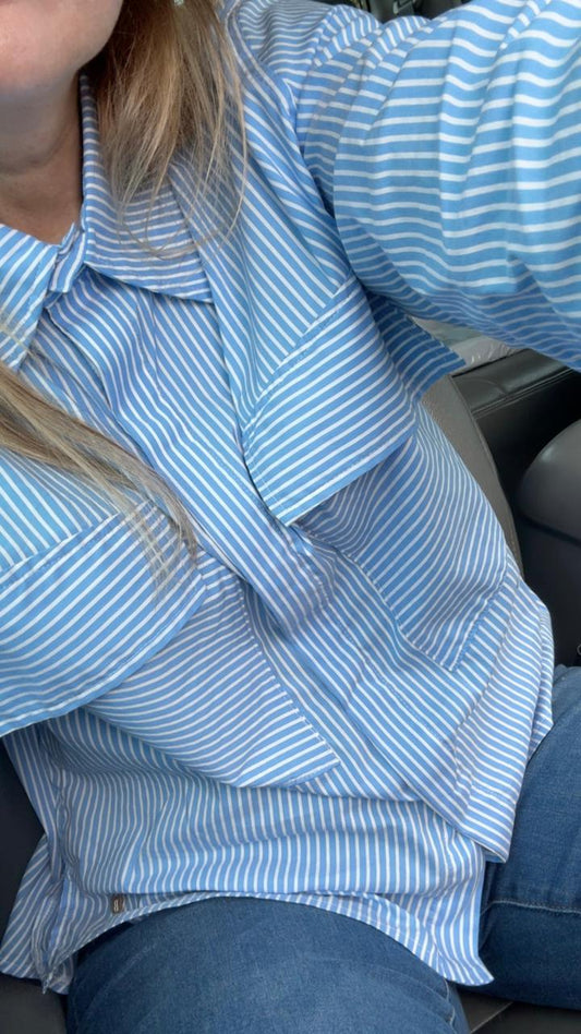 Camisa com bolsos assimétricos e padronagem em listras Biamar 12314