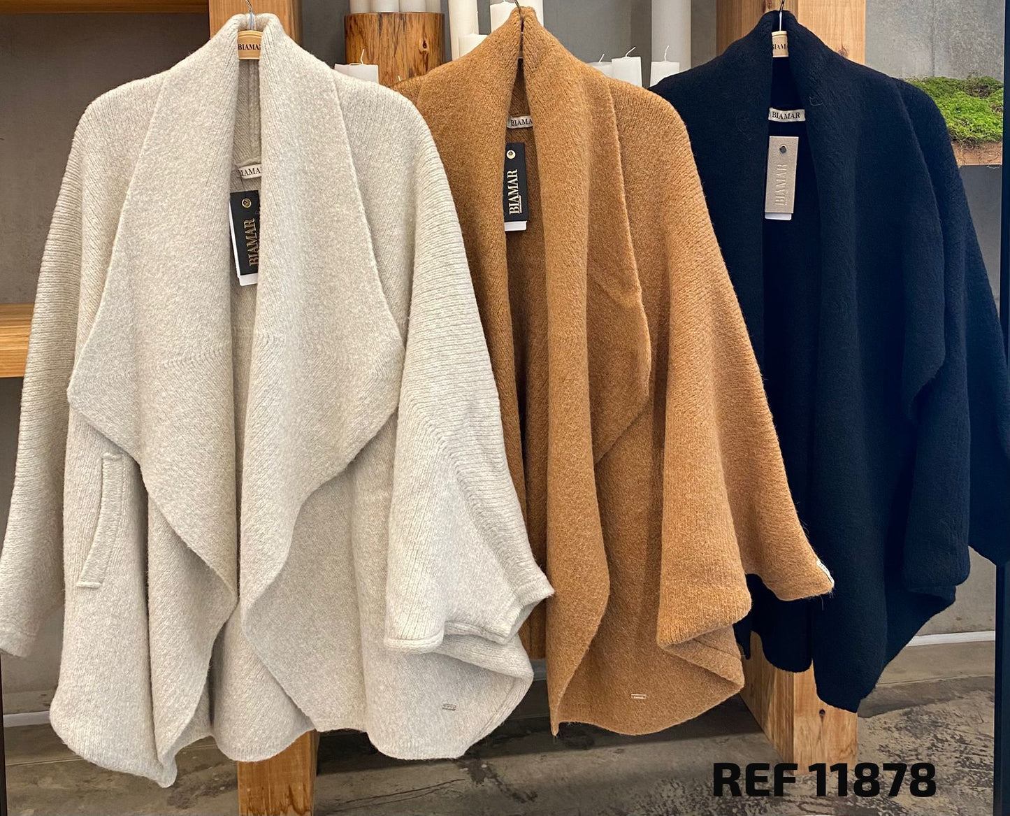 CAPA COM LAPELA ALONGADA E SEM FECHAMENTO BIAMAR