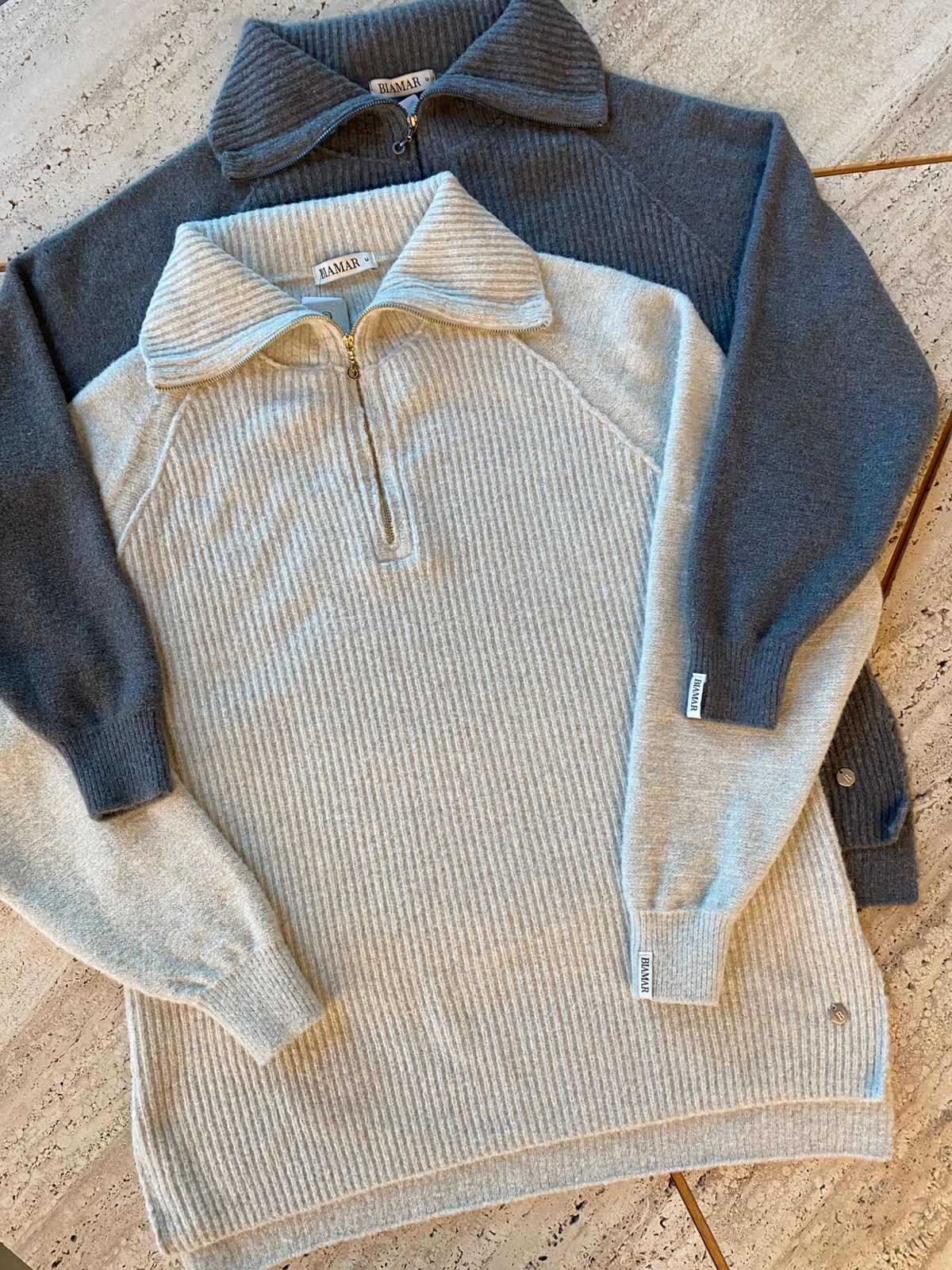 Blusa canelada com gola alongada e zíper Biamar 12194