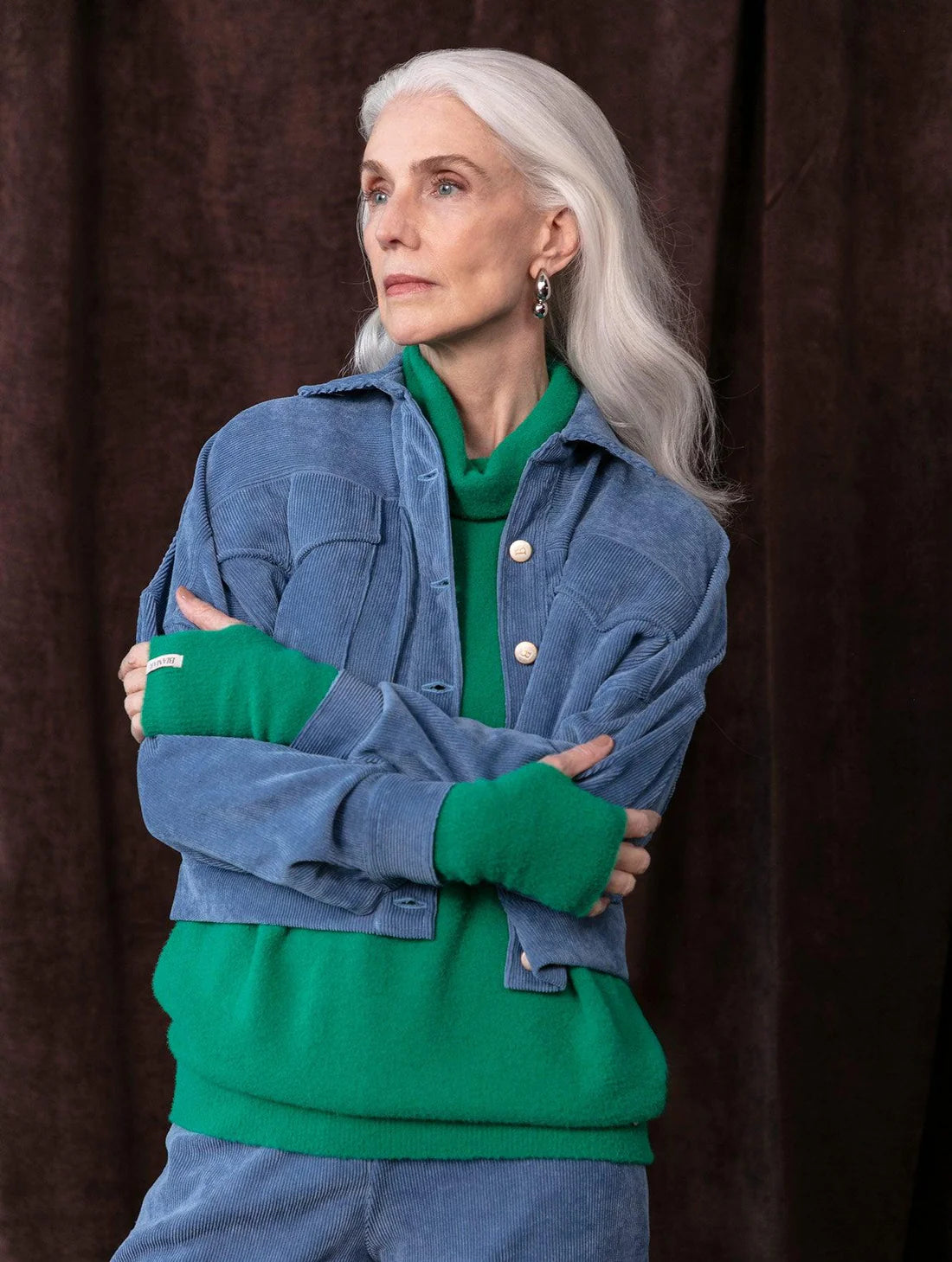 CASACO DE VELUDO CROPPED COM BOLSOS LATERAIS BIAMAR