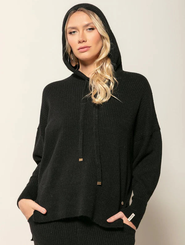 BLUSA OVERSIZED MULLET COM CAPUZ E MANGAS DE CAVA QUADRADA BIAMAR