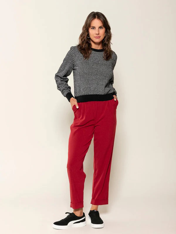 BLUSA COM ESTAMPA DE LISTRAS, GOLA REDONDA E MANGAS DE CAVA POSTA BIAMAR