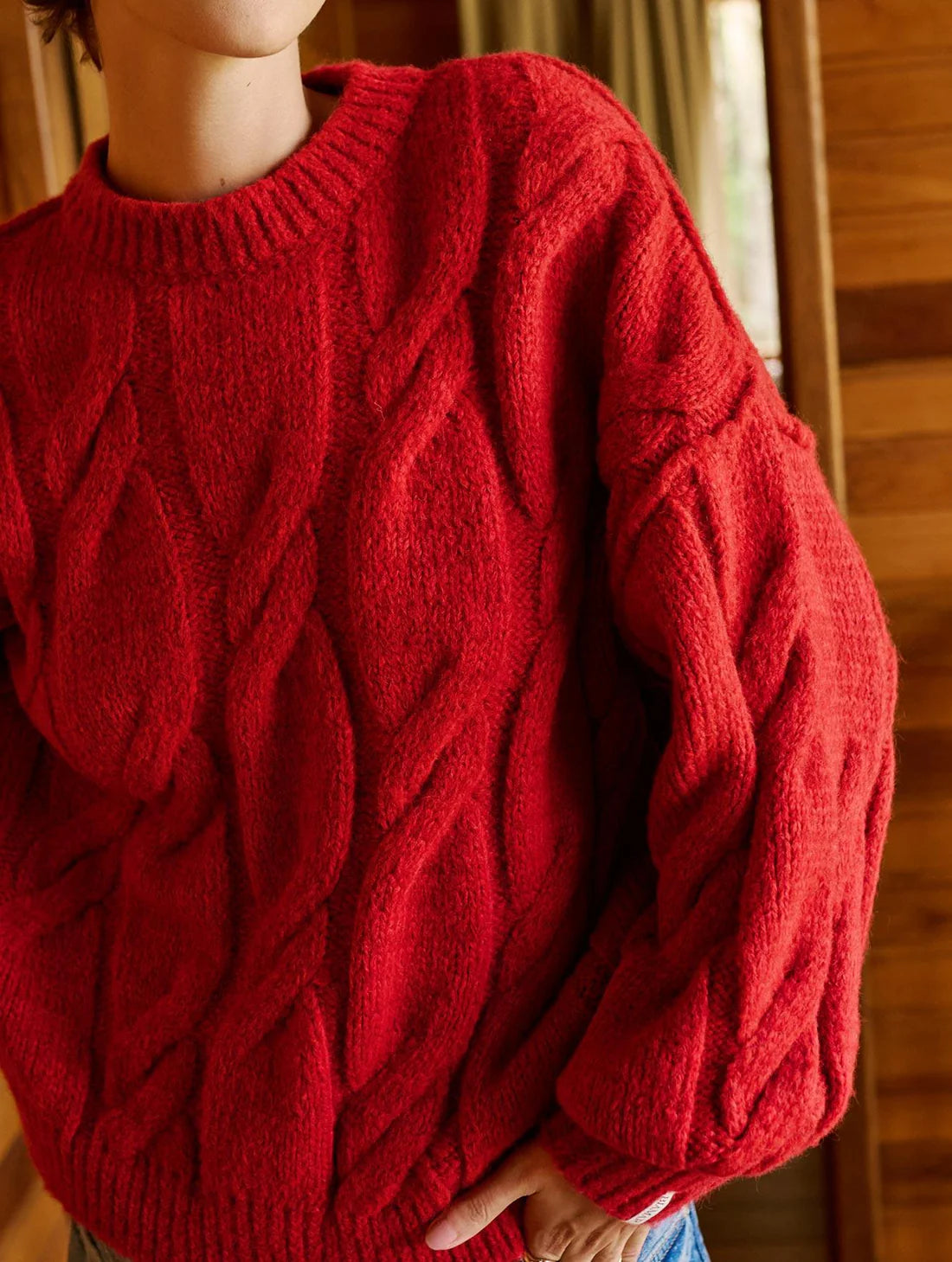 BLUSA COM GOLA REDONDA, PONTO TRANÇADO LARGO E PUNHOS CANELADOS BIAMAR