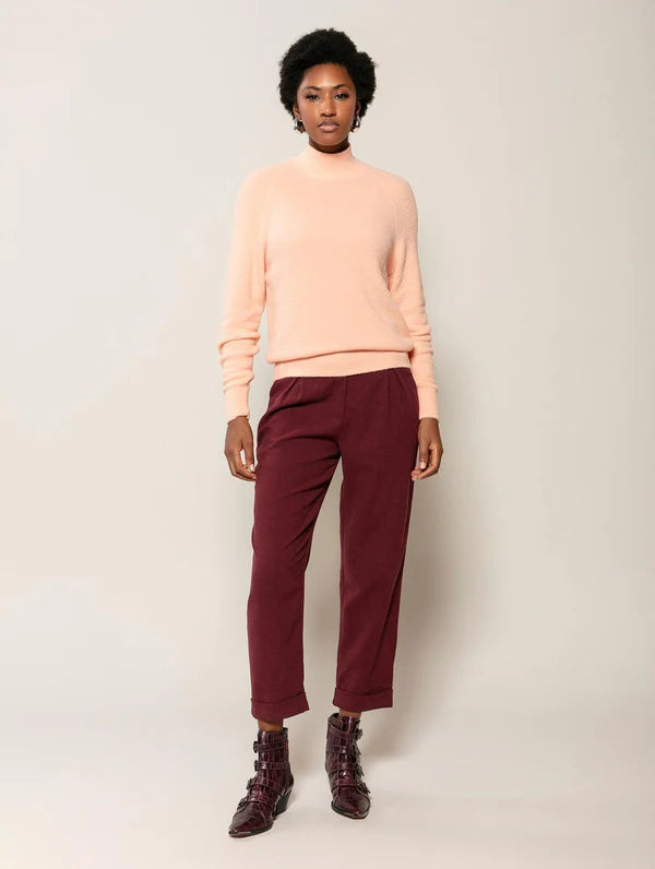 BLUSA DE FIO PLUMA COM GOLA MÉDIA E MANGAS DE CAVA RAGLAN BIAMAR