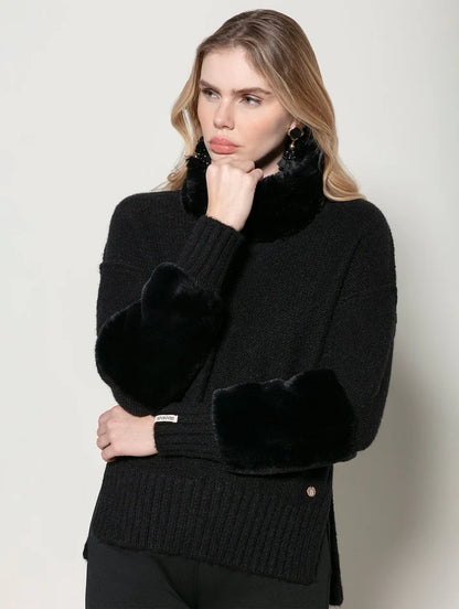 BLUSA COM PELE NO PUNHO E NA GOLA (REMOVÍVEL) FENDA LATERAL