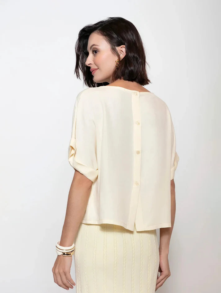 BLUSA DE GOLA REDONDA COM BOTÕES E MANGA CURTA DOBRADA BIAMAR 12038