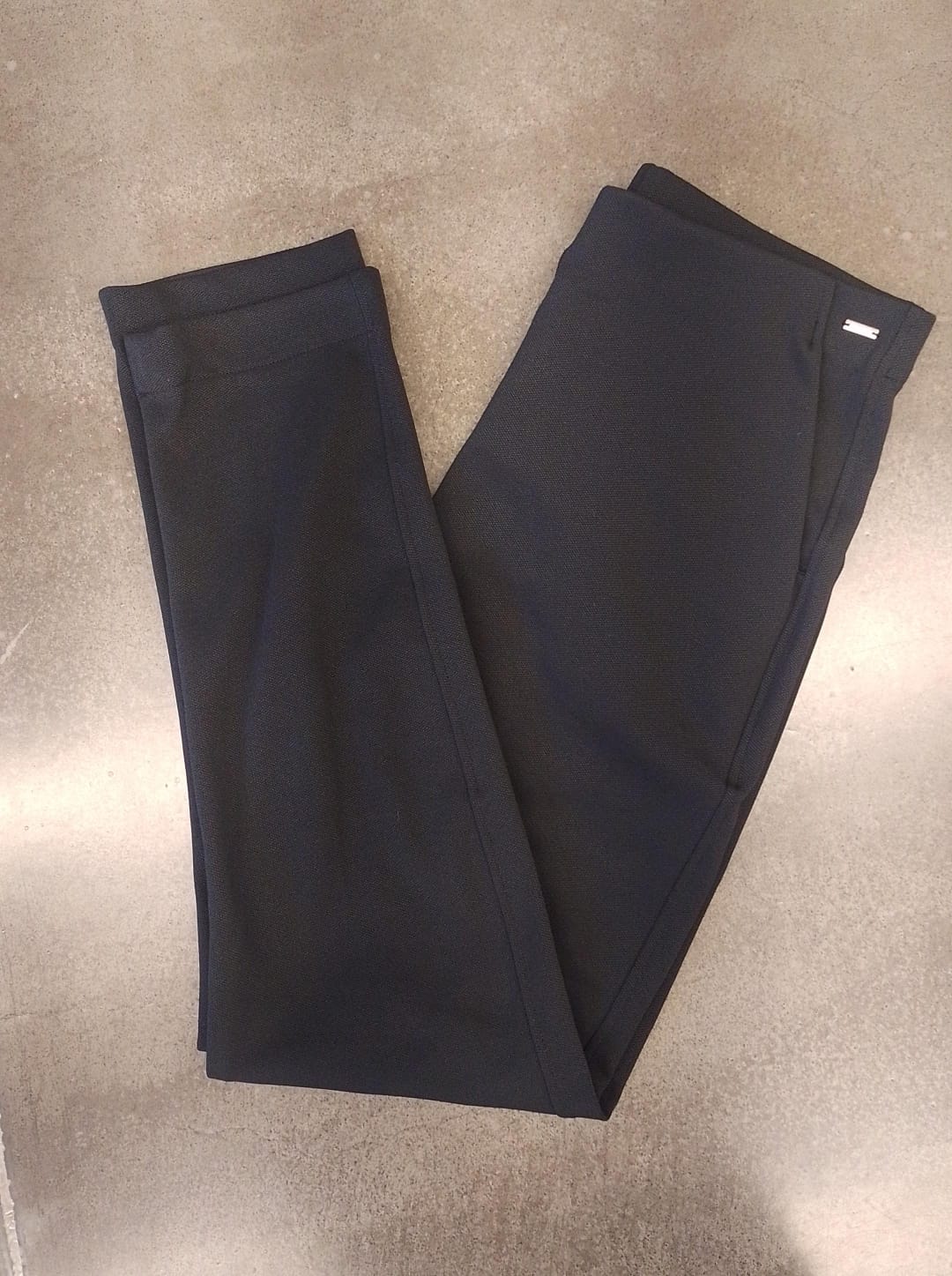 CALÇA BIAMAR ESTILO MONTARIA APELUCIADA, CÓS ALTO E BOLSO FACA.