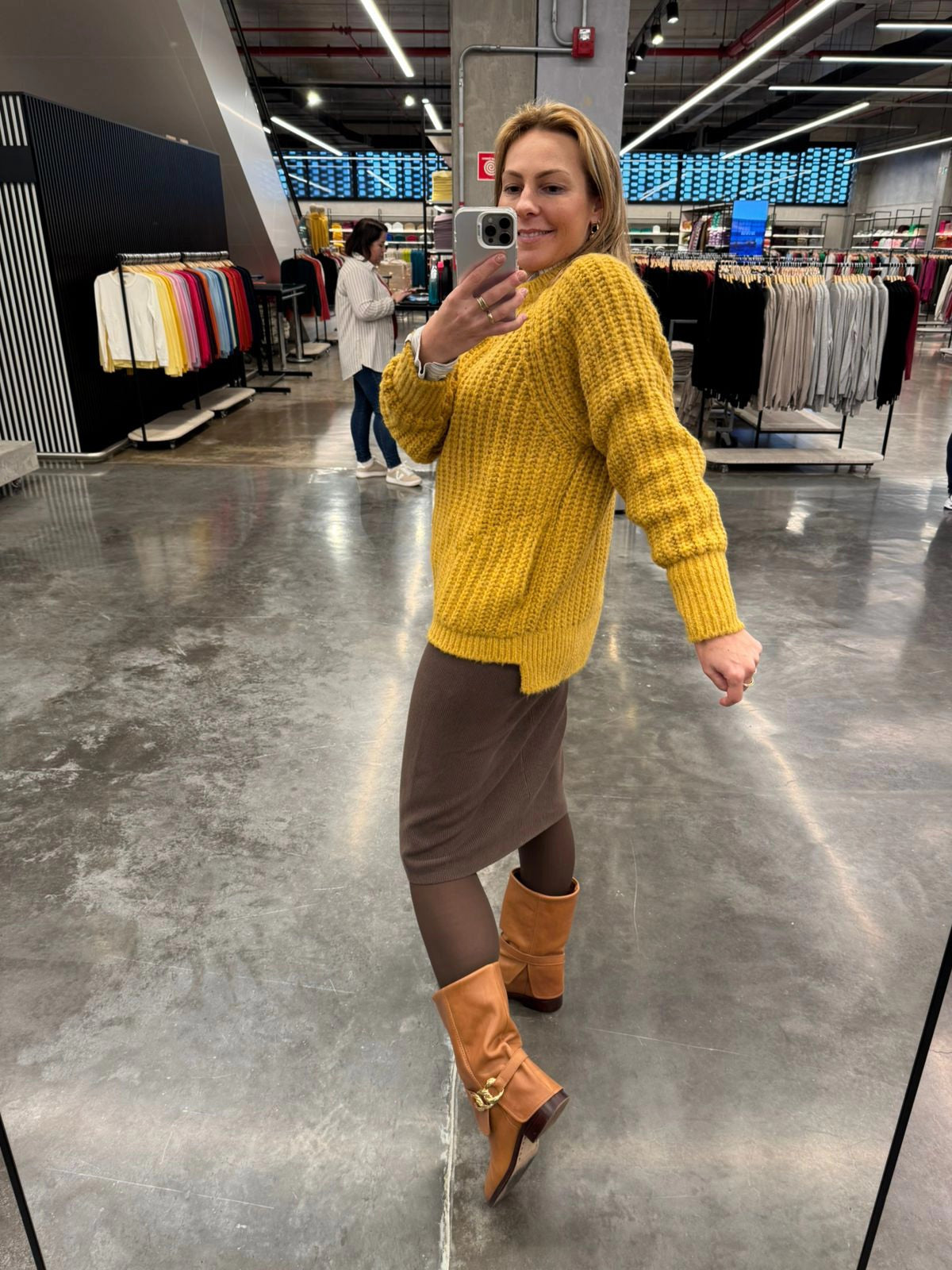 BLUSA ALONGADA COM GOLA REDONDA, BOLSOS E MANGAS DE CAVA RAGLAN BIAMAR