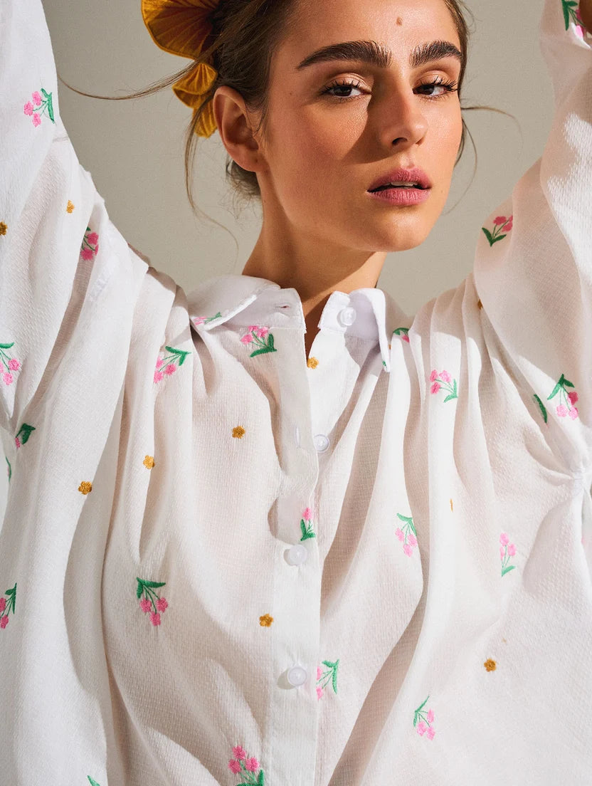 Camisa bordada com fenda lateral Biamar 12609