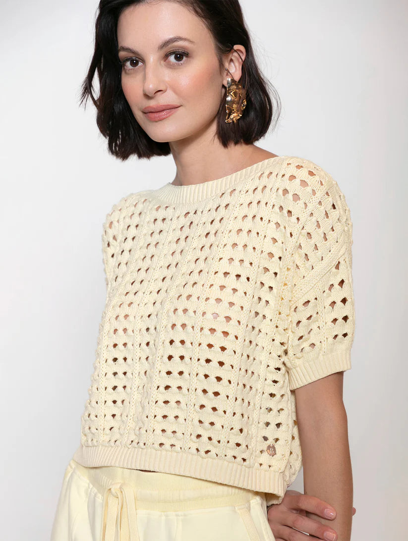 BLUSA EM ALGODÃO COM PONTOS VAZADOS E GOLA CANOA