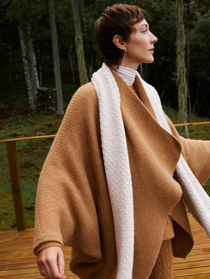 CAPA COM LAPELA ALONGADA E SEM FECHAMENTO BIAMAR