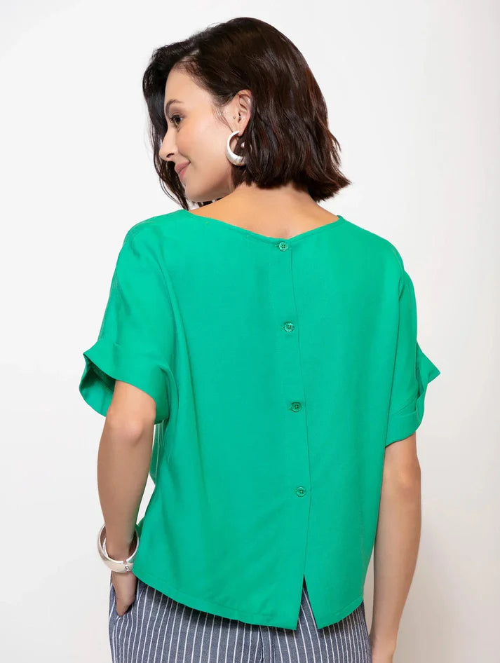 BLUSA DE GOLA REDONDA COM BOTÕES E MANGA CURTA DOBRADA BIAMAR 12038