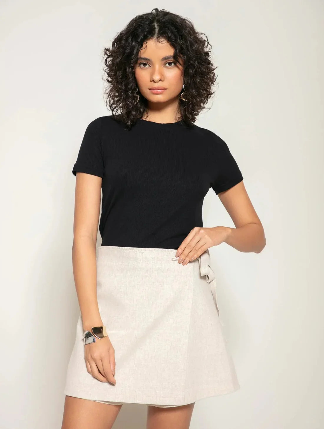 SHORT SAIA EM VISCOLINHO COM AMARRAÇÃO LATERAL BIAMAR 12068