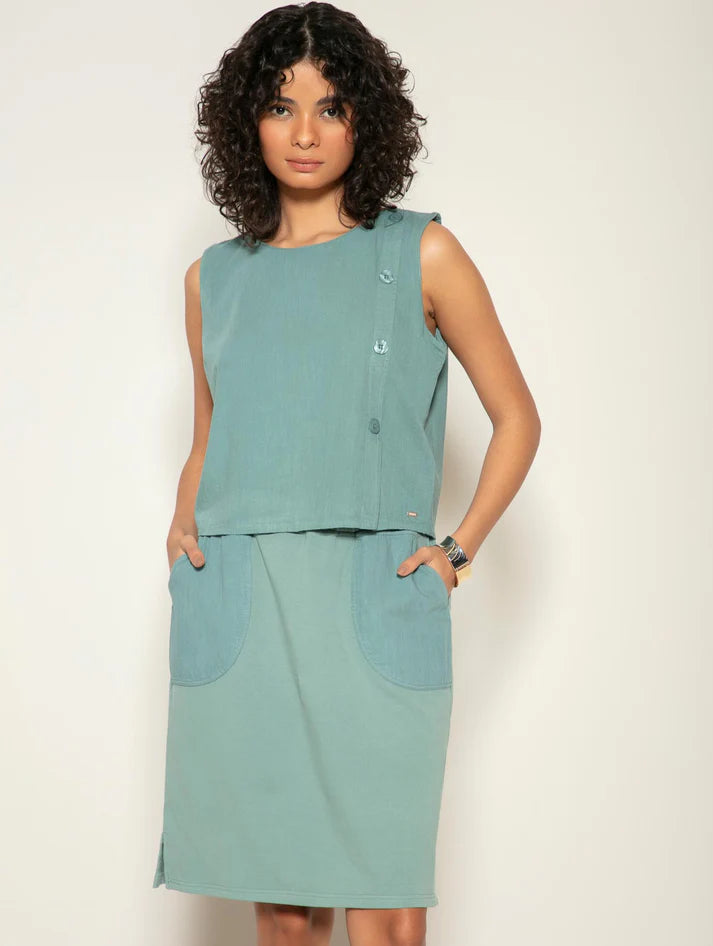 REGATA CROPPED COM FENDA FRONTAL E DETALHES EM BOTÕES BIAMAR 12071