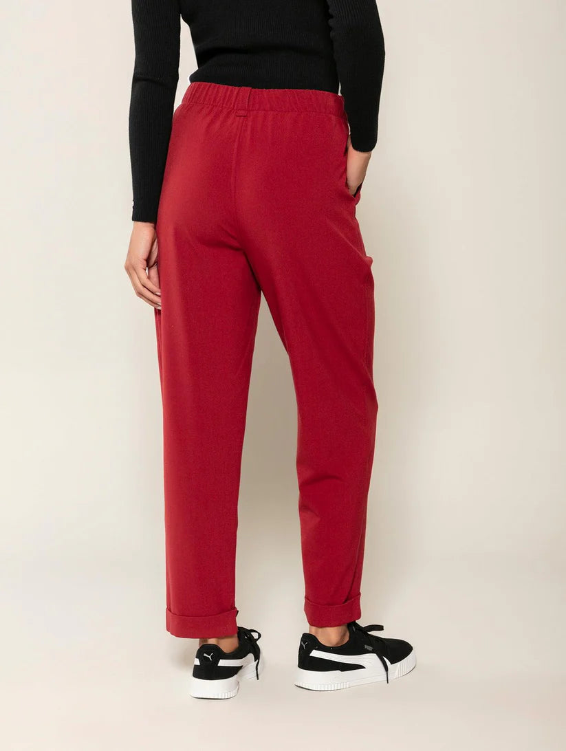 CALÇA COM PREGAS, BARRAS DOBRADAS E BOLSO FACA COM DETALHE BIAMAR 11571
