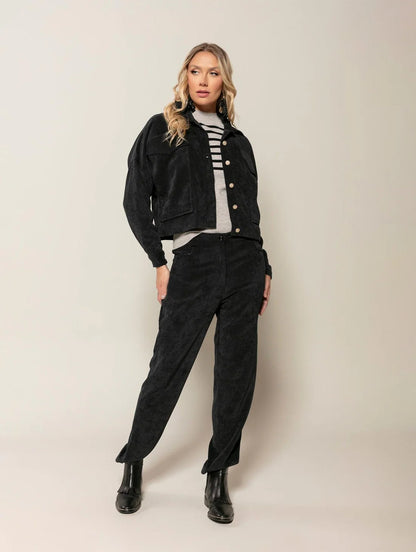 CASACO DE VELUDO CROPPED COM BOLSOS LATERAIS BIAMAR