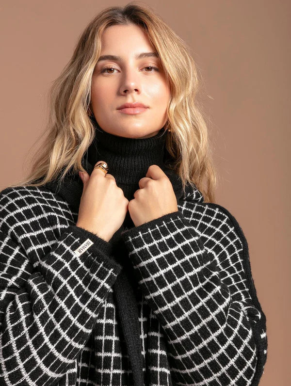 CASACO OVERSIZED REVERSÍVEL COM CAPUZ E SEM FECHAMENTO FRONTAL BIAMAR