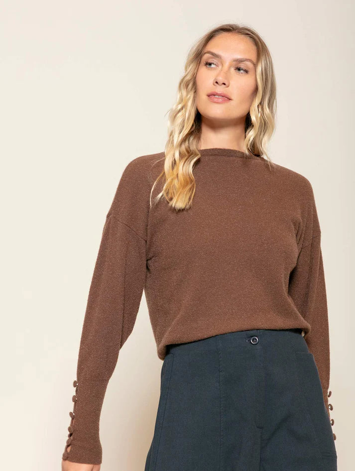 Blusa em fio pluma exclusivo com detalhe em botões forrados Biamar 12480