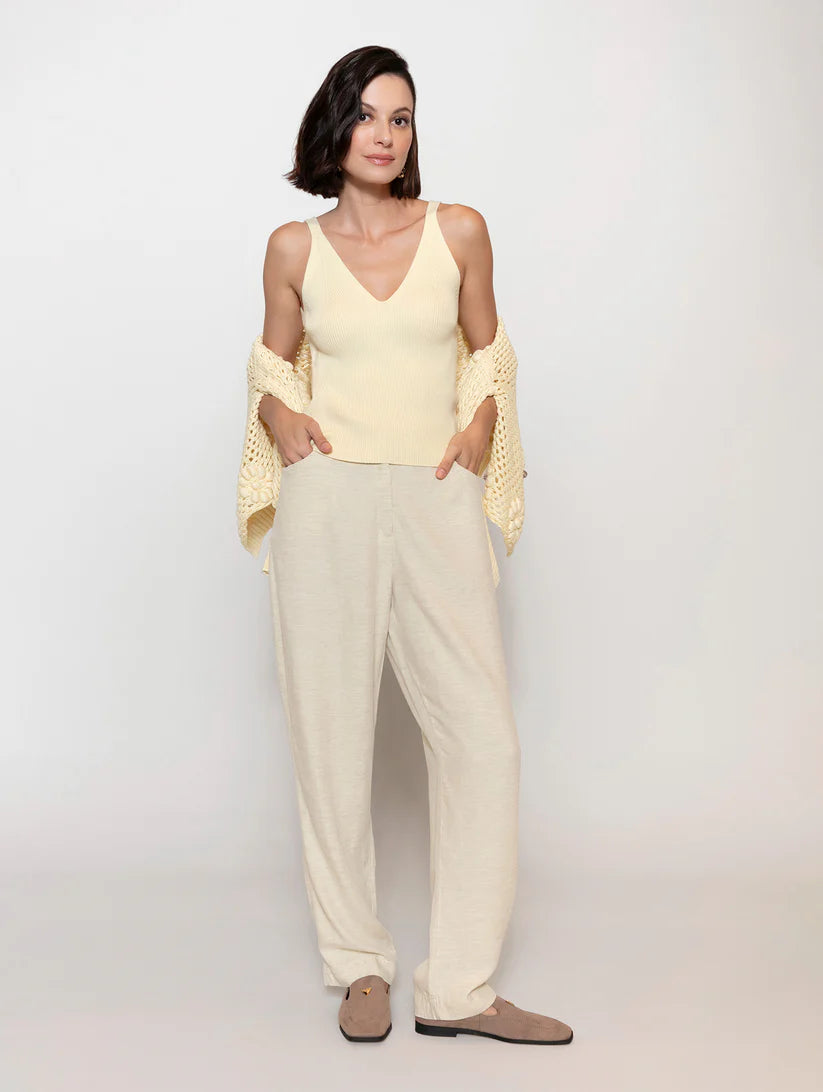 CALÇA RETA COM BOLSOS E BOTÕES BIAMAR