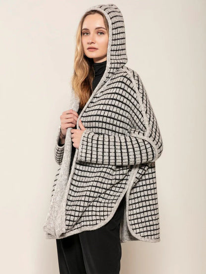CASACO OVERSIZED REVERSÍVEL COM CAPUZ E SEM FECHAMENTO FRONTAL BIAMAR
