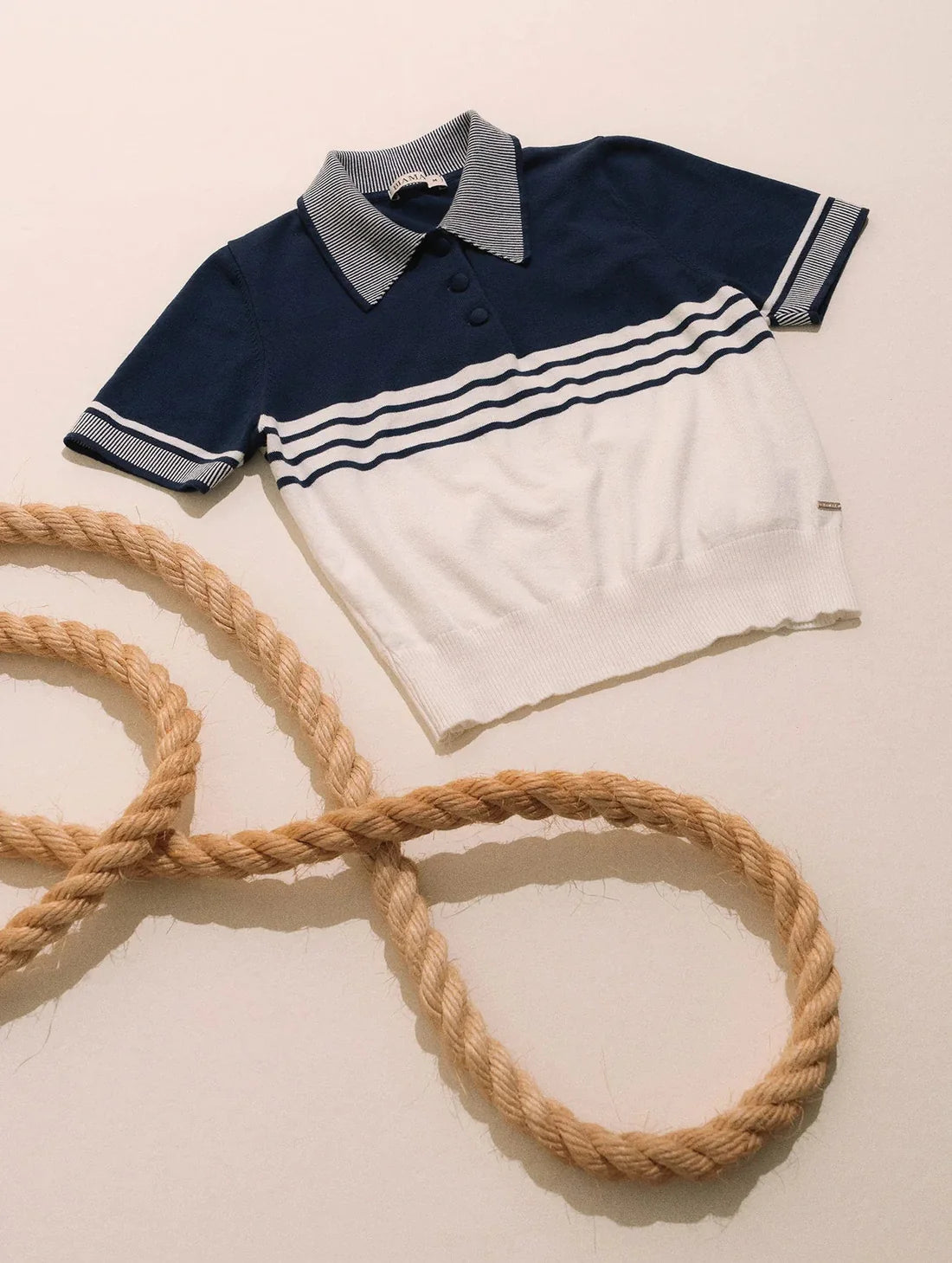 BLUSA MANGA CURTA DE GOLA POLO COM PADRONAGEM EM LISTRAS BIAMAR 11985