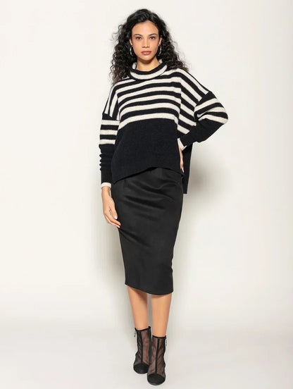 Blusa com padronagem em listras e fenda lateral Biamar 12411