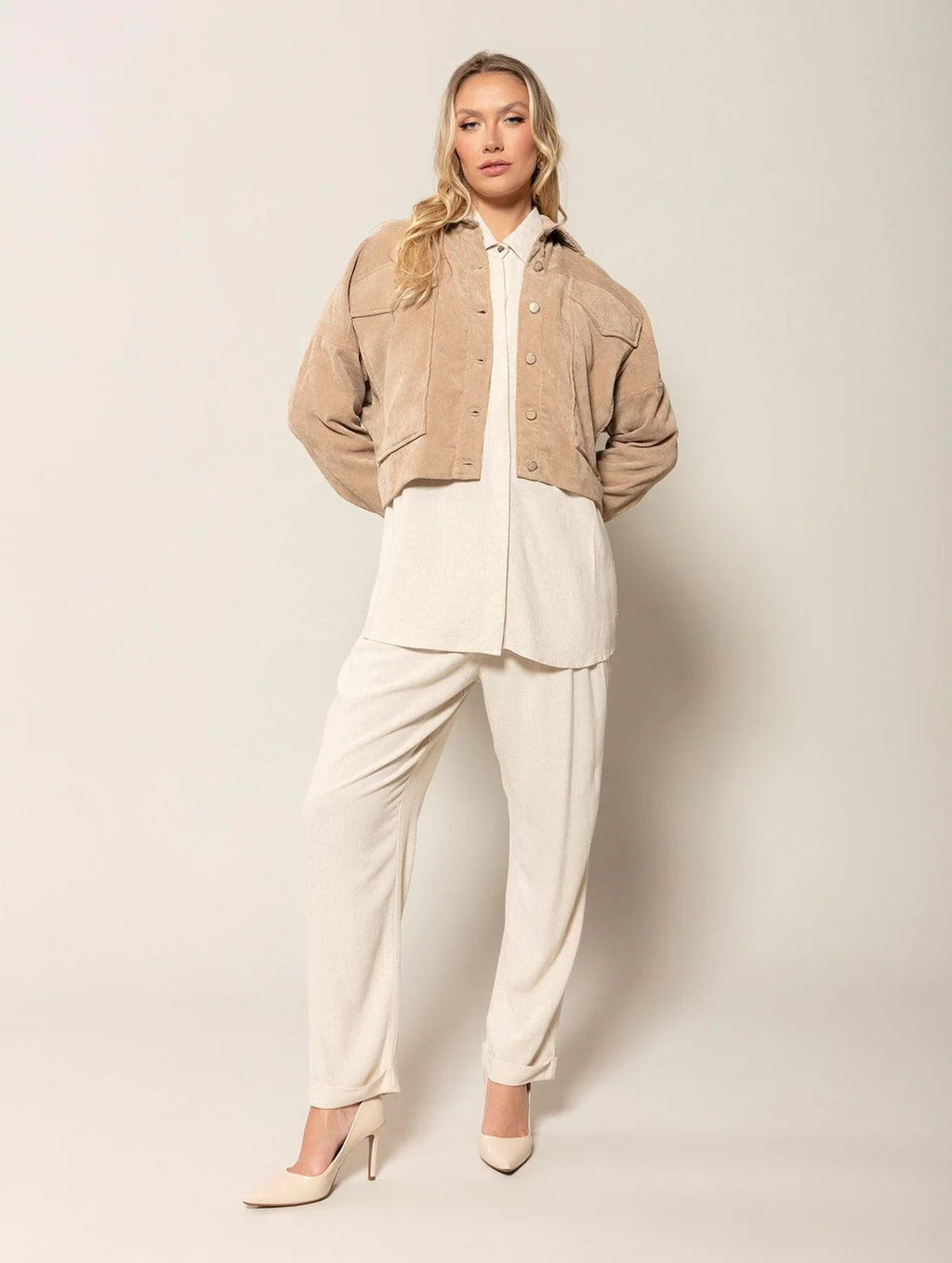CASACO DE VELUDO CROPPED COM BOLSOS LATERAIS BIAMAR