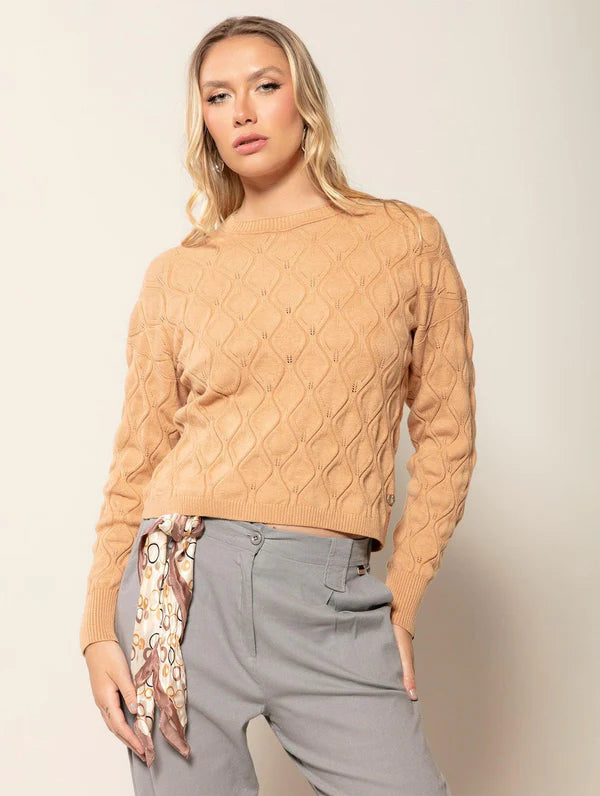 BLUSA COM TEXTURA, GOLA REDONDA E MANGAS DE CAVA QUADRADA BIAMAR