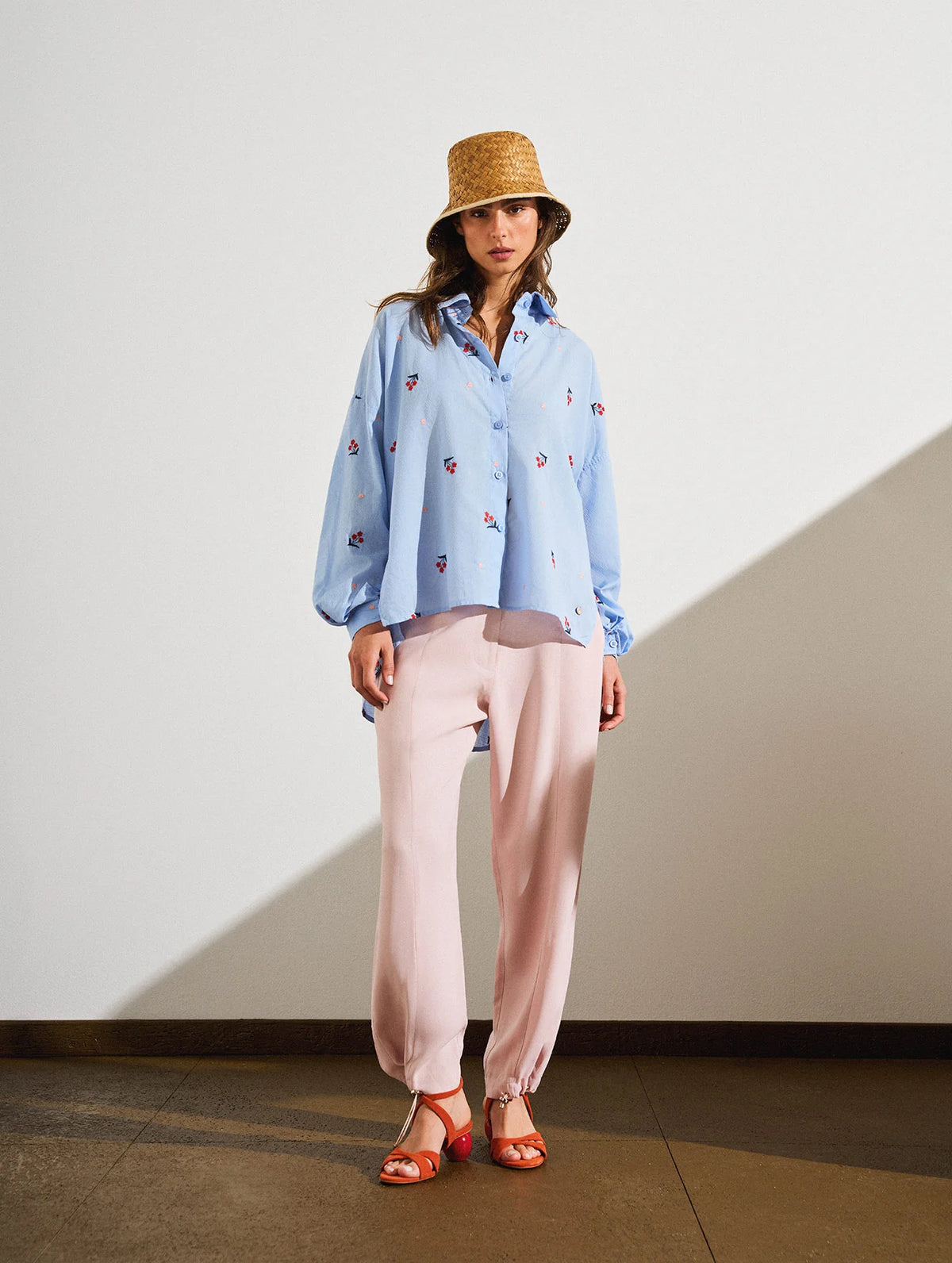 Camisa bordada com fenda lateral Biamar 12609