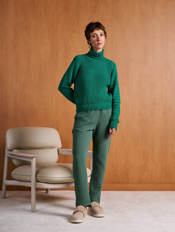 CALÇA DE ALGODÃO ESTILO ALFAIATARIA COM BOLSO FACA E BARRA ALONGADA NA PARTE DE TRÁS BIAMAR