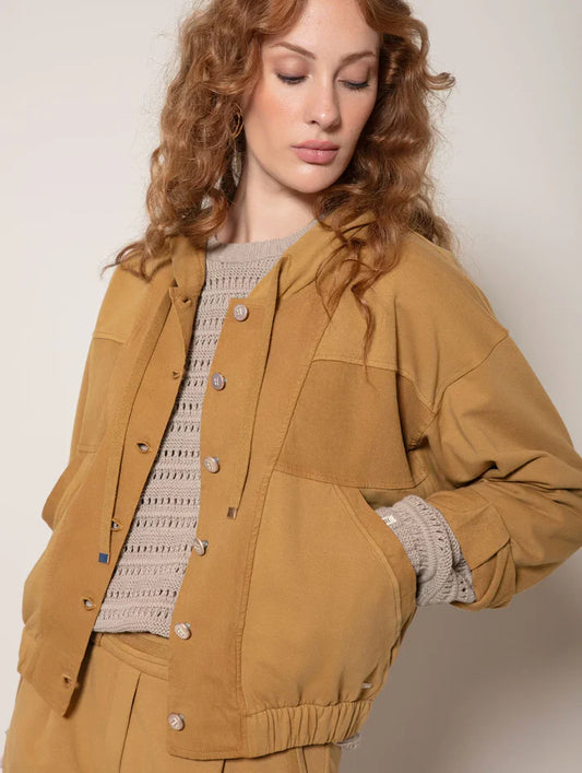 Jaqueta em moletom com capuz e detalhes em cotelê Biamar 12226