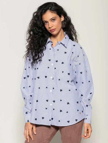 CAMISA EM ALGODÃO BORDADO MINI CORAÇÃO BIAMAR