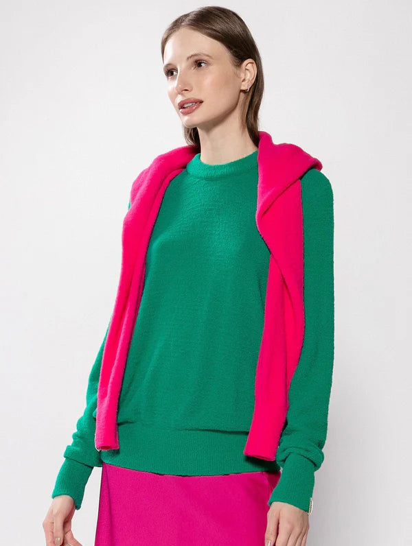BLUSA EM FIO PLUMA COM GOLA REDONDA E MANGAS DE CAVA POSTA BIAMAR