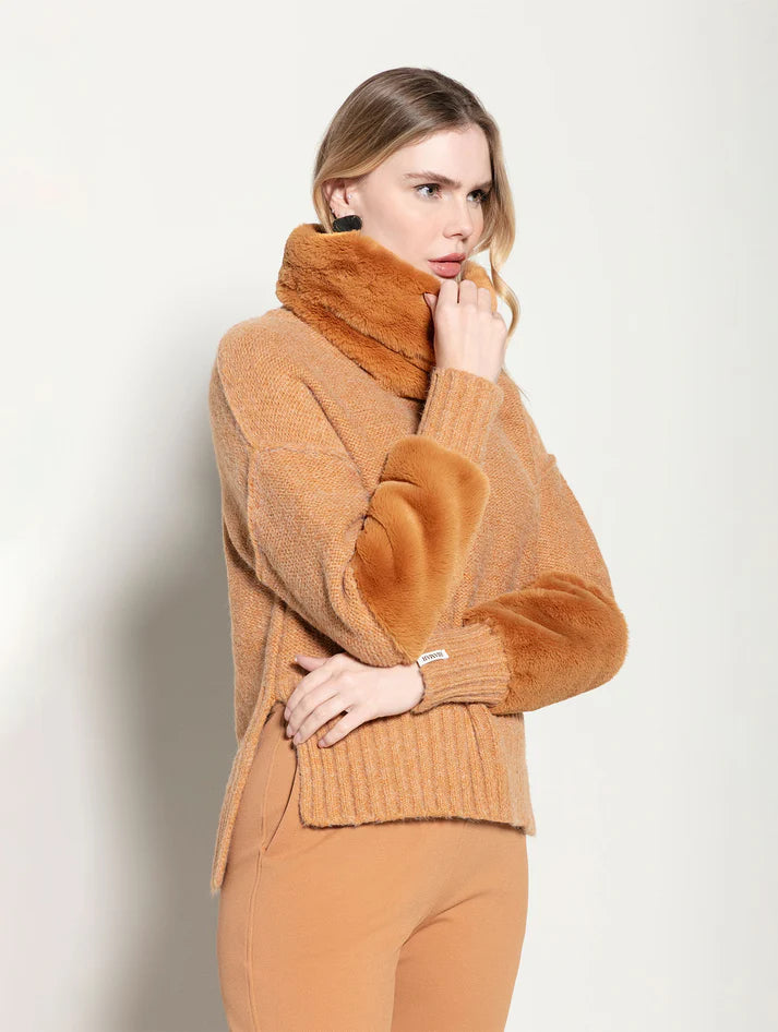 BLUSA COM PELE NO PUNHO E NA GOLA (REMOVÍVEL) FENDA LATERAL